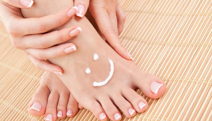 nanášanie liečivých krémov