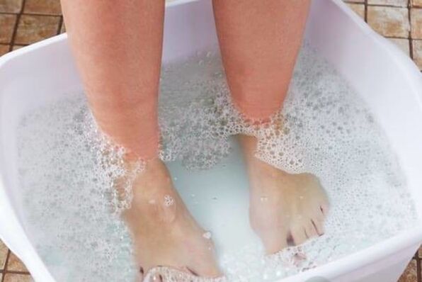 Ošetrenie húb nechtov pomocou ľudových liekov