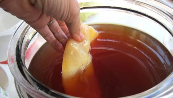 Kombucha na liečbu plesní nechtov